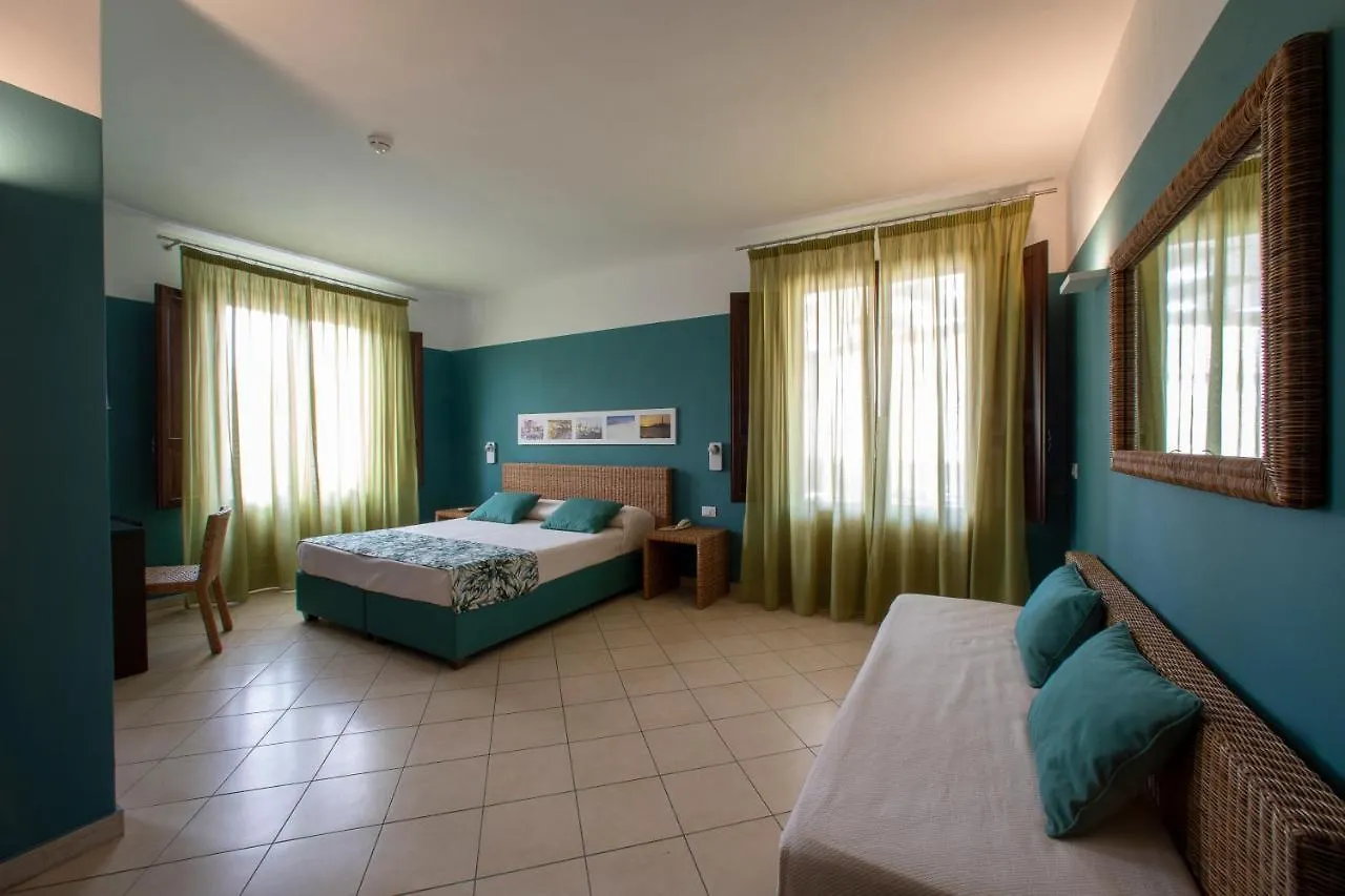 Insula Hotel Favignana 3*,  İtalya