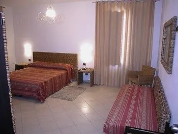 Insula Hotel فافينانا 3*,