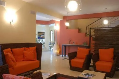 Insula Hotel فافينانا